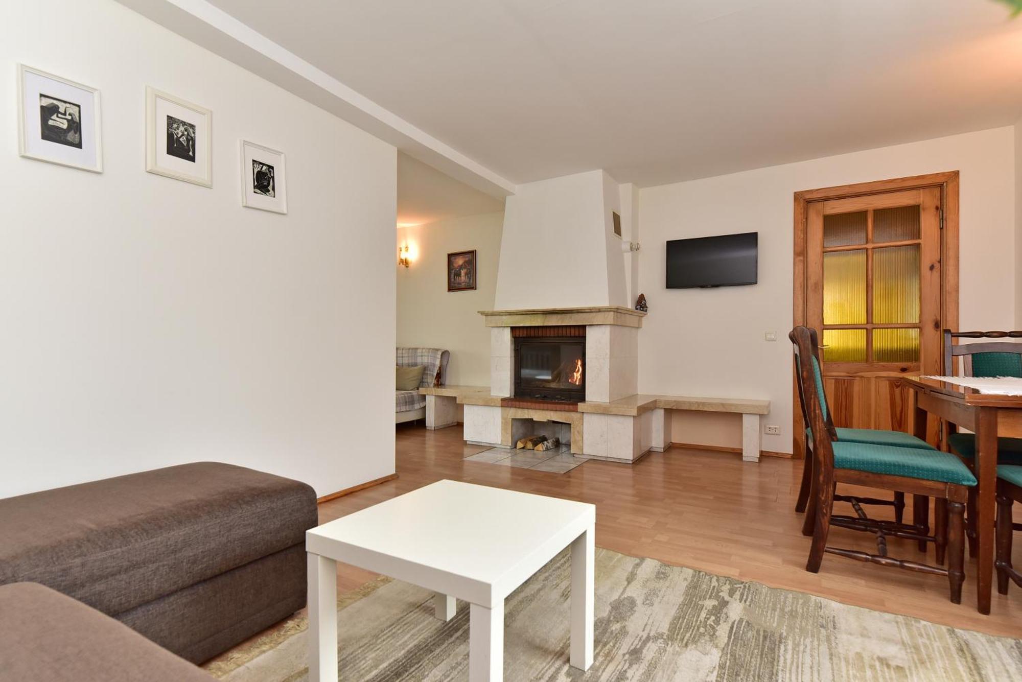 Augutes Zurlienes Apartamentai 트라카이 외부 사진